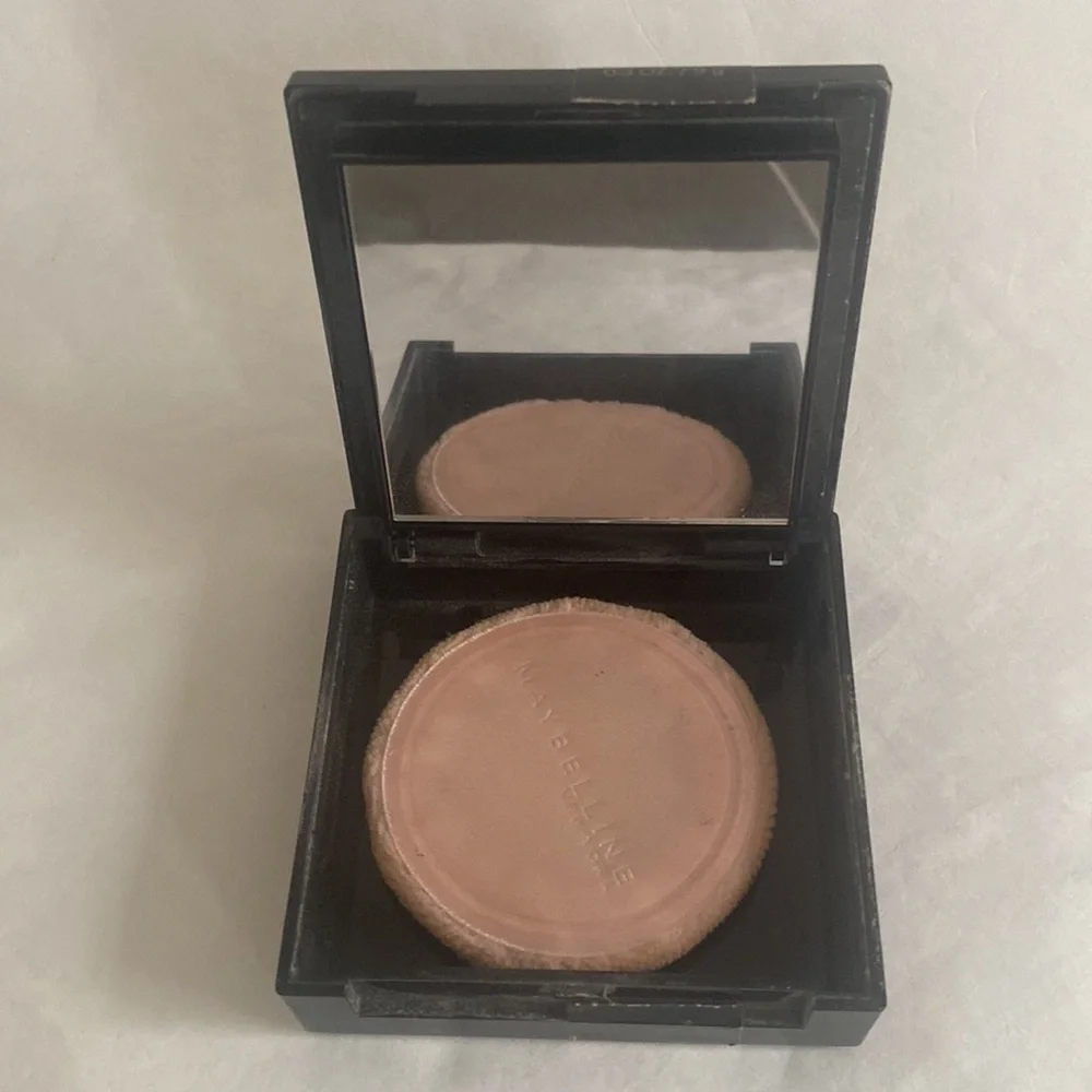MAYBELLINE Fit Me Matte + Poreless Powder in 100 Porcelain 0.29oz